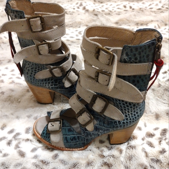 Freebird by Steven Bond Sandals - Picture 2 of 11